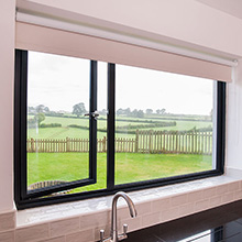 Aluminum casement window