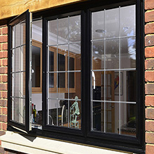 Aluminum casement window